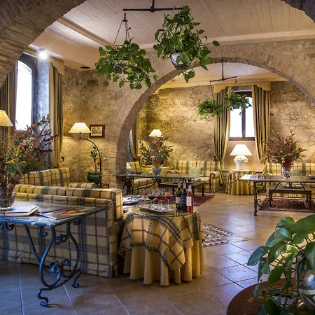 Lantgård Relais Abbazia Santa Anastasia & Winery