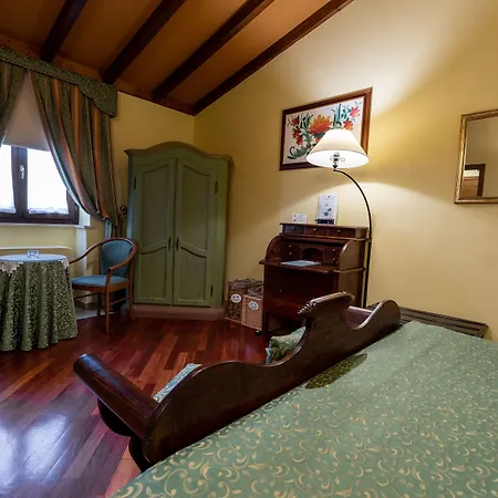 Relais Abbazia Santa Anastasia & Winery Lantgård *